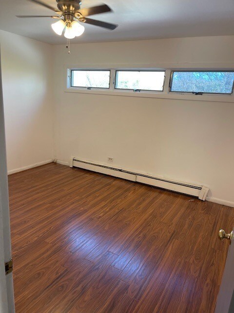 Building Photo - 523 N Pleasant Dr