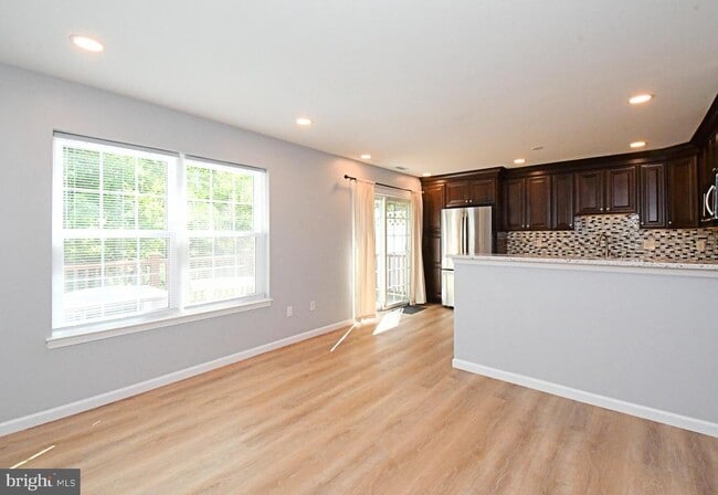 Building Photo - 604 Ascot Ct