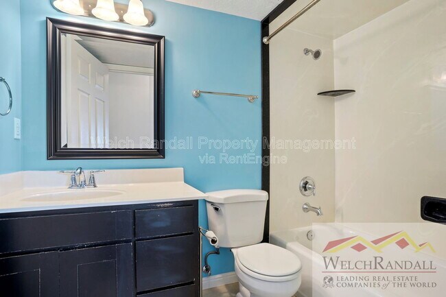 Building Photo - 2126 Pebblebrook Rd