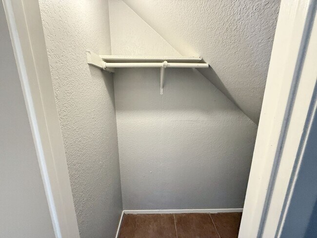 Building Photo - Charming 2-Bedroom Brick Home with Spaciou...