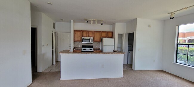 Building Photo - Serenata One bedroom Condo