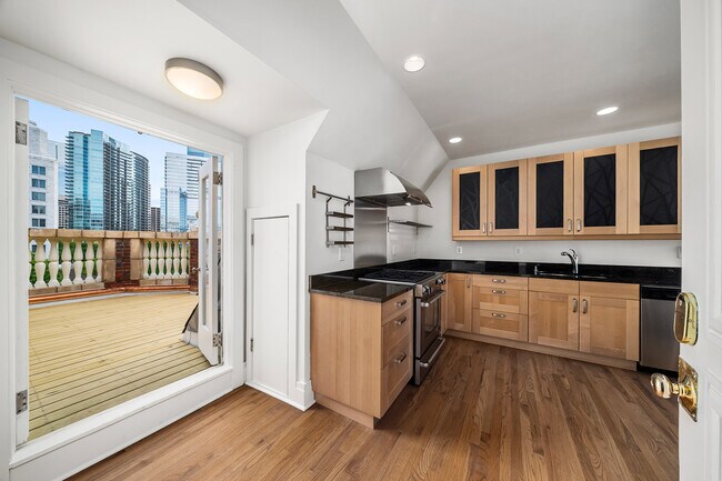 Building Photo - 81 Peachtree Pl NE