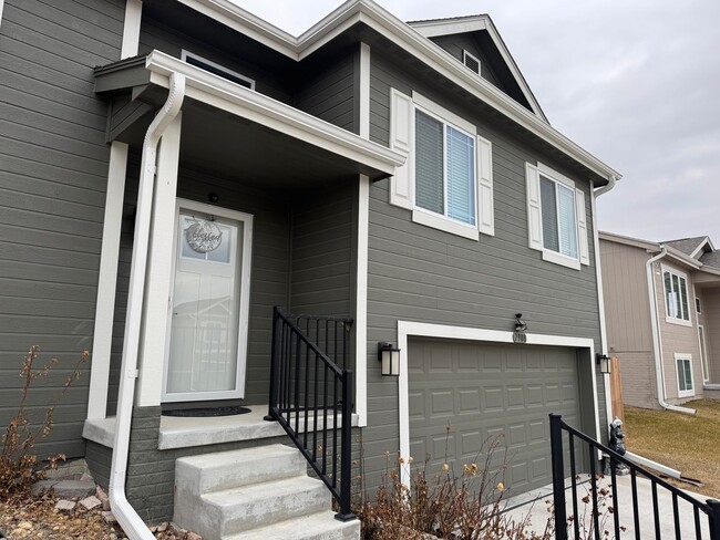 Building Photo - Modern Home With Open Layout For Rent In B...
