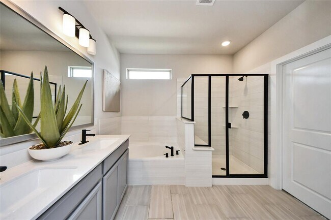 Building Photo - 1707 Summerlyn Ter Dr