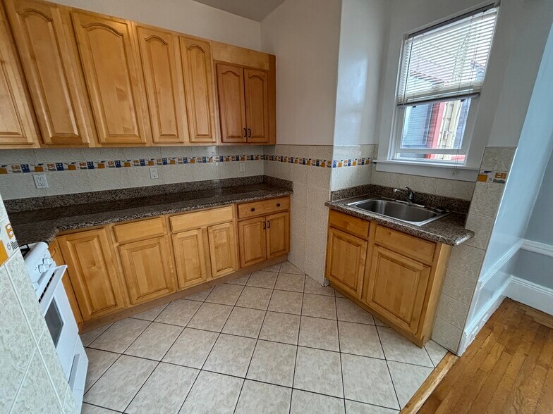Kitchen - 2120 Clement St