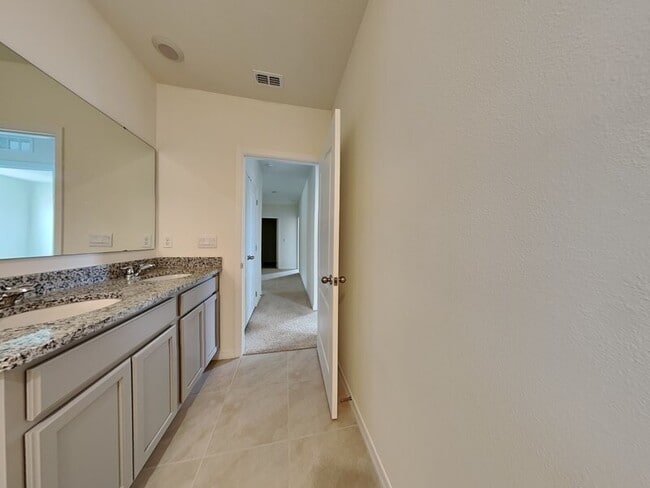 Building Photo - 5246 Mahogany Dr