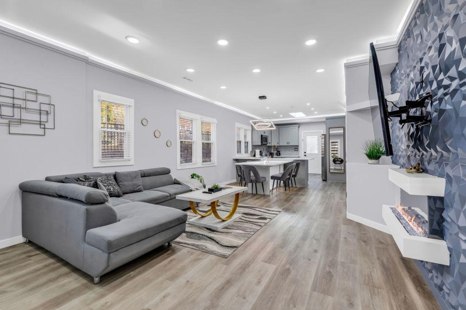 Building Photo - 830 Parkwood Ave