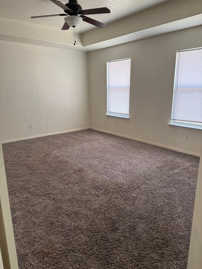 Building Photo - Charming 5BR Townhome in Houston