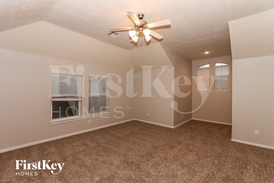 Building Photo - 2807 Angela Way Dr