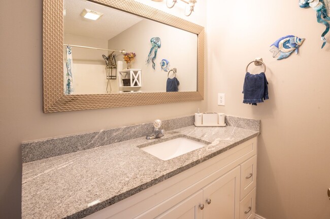 Building Photo - FURNISHED MONTHLY RENTAL-AVAILABLE STARTIN...