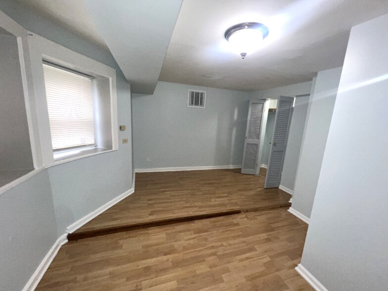 Building Photo - 2701 E 75th Pl