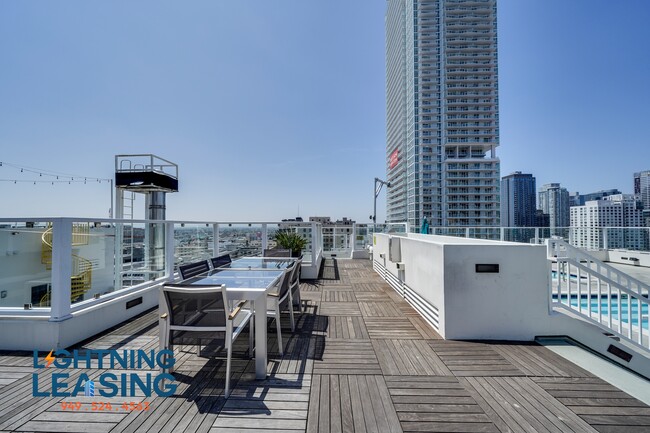 Building Photo - 939 S Broadway-1008