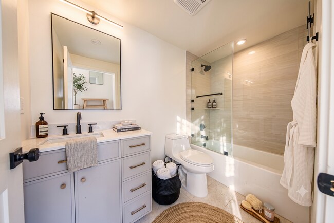Building Photo - LUXURY in Prime Culver City
