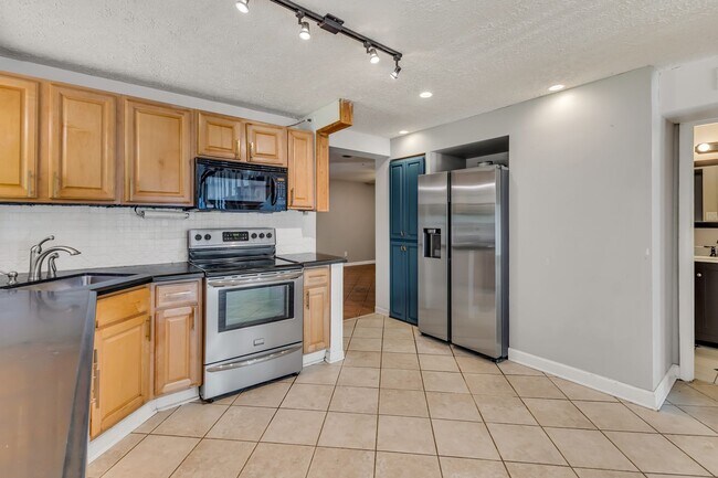 Building Photo - Available now! 3 BR/3BA Madson riverfront ...