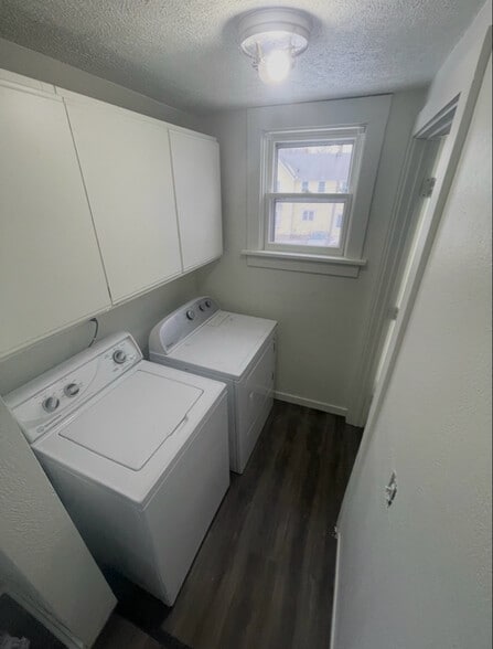 Building Photo - 806 8th St