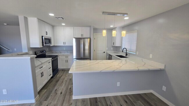 Building Photo - 23451 N El Frio Ct