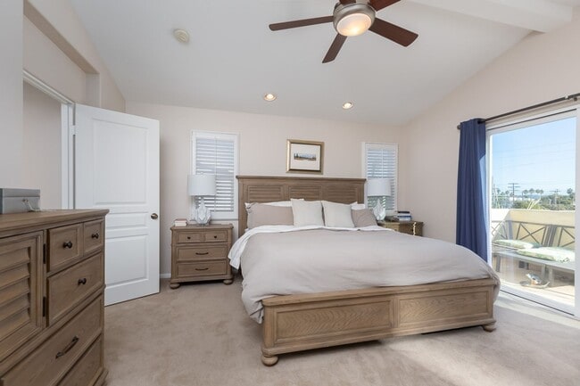 Building Photo - 2 Bed 2 Bath Condo (Avail. 12/1)