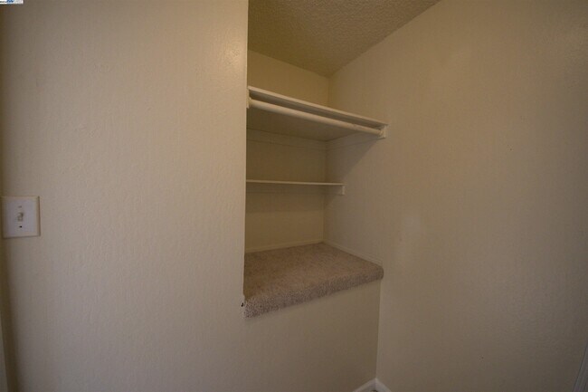 Building Photo - 1214 Sycamore Dr