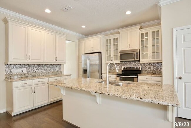 Building Photo - Beautifully Appointment 3/2.5 Modern Townh...