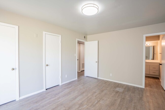 Building Photo - 2 Bed / 2 Bath Condo in Central Tulsa!