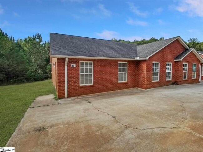 Building Photo - 915 Black Snake Rd