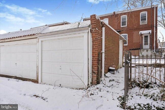 Building Photo - 3227 Fuller St