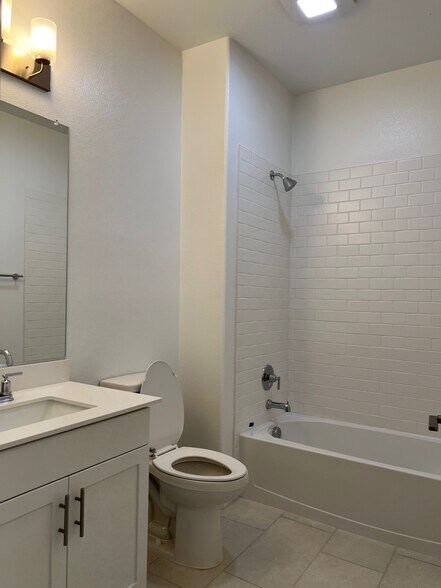 Building Photo - 1840 Vincent Dr