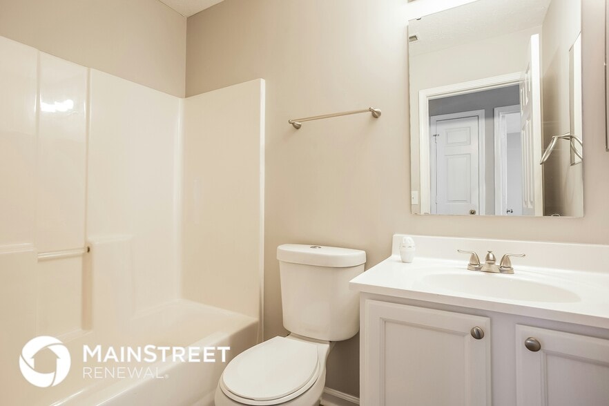Building Photo - 10715 Tanbark Dr