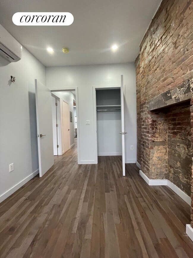 Building Photo - 228 Monroe St