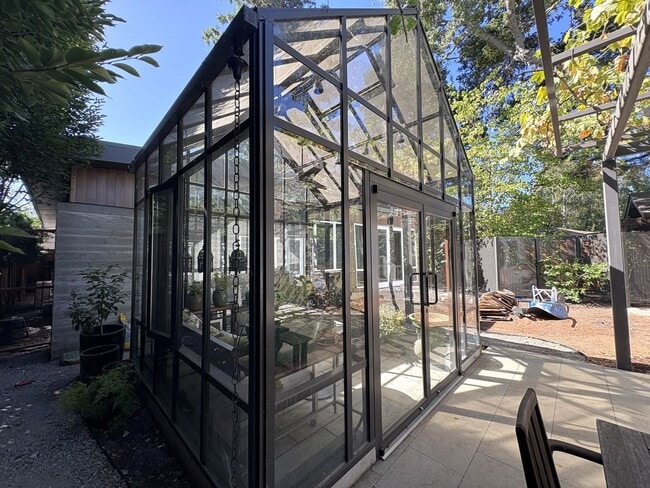 Building Photo - Modern Home available in Menlo Park- Occupied ADU on site