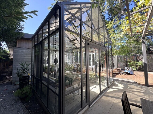 Building Photo - Modern Home availalble for lease in Menlo ...