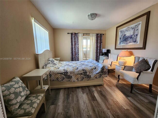 Building Photo - 232 Saxony Dr