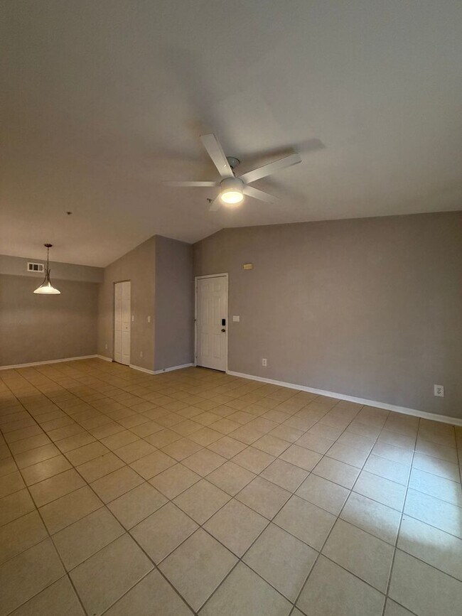 Building Photo - Newly Upgraded and Spacious 2B/2B Unfurnished Condo near Beach in Destin!