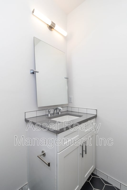 Building Photo - 1110 Franck St