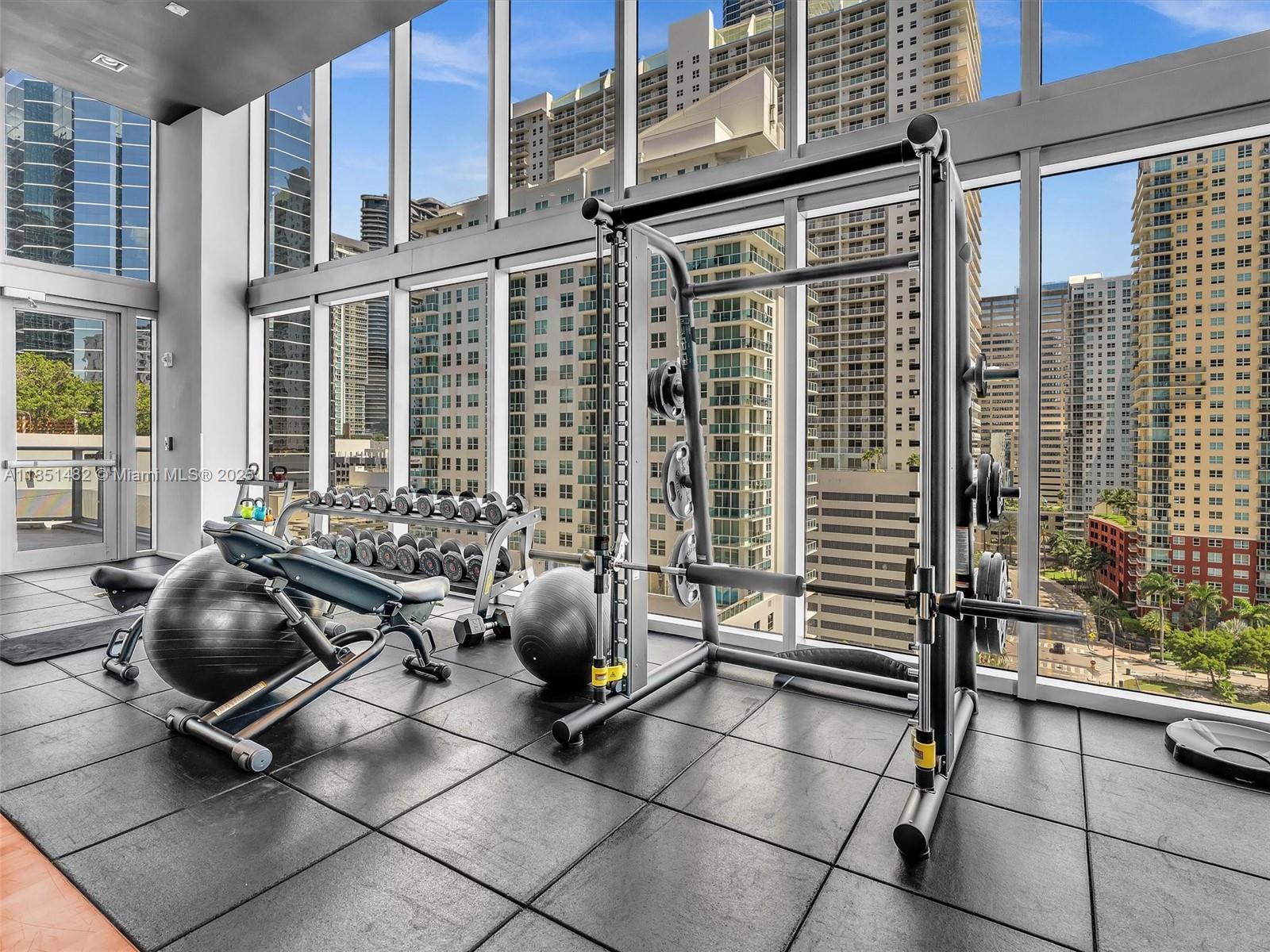 Building Photo - 1300 Brickell Bay Dr