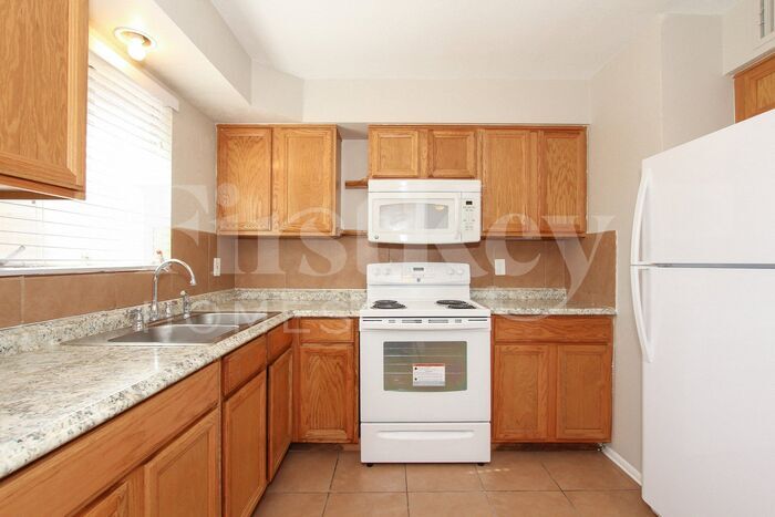 Building Photo - 5702 N 19th Dr