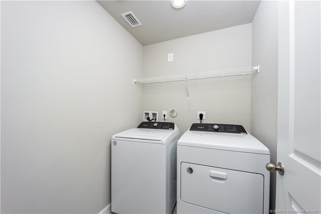 Building Photo - 407 Salisbury Cir