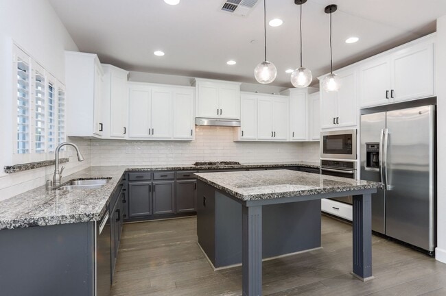 Building Photo - 4 Bed / 3 Bath San Bruno home in highly de...