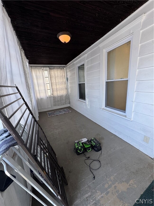 Building Photo - 220 Delhi St