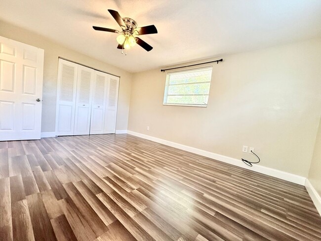 Building Photo - Relaxed Florida living at this 3Bedroom/ 2bath home in the Heart of Daytona Beach!