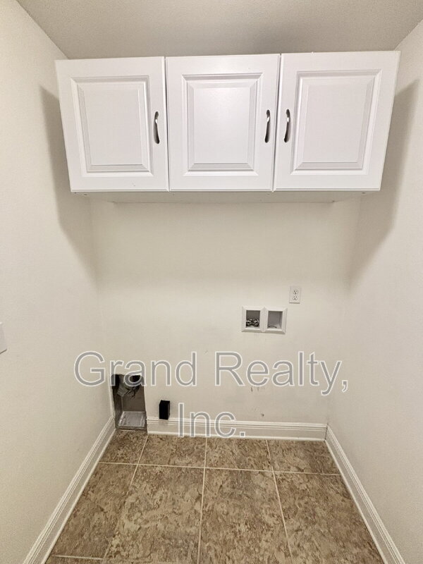 Building Photo - 5892 Dunridge Drive