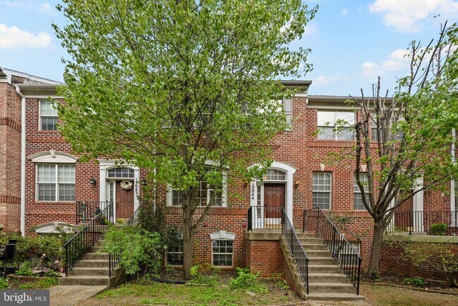 Building Photo - 13044 Town Commons Dr