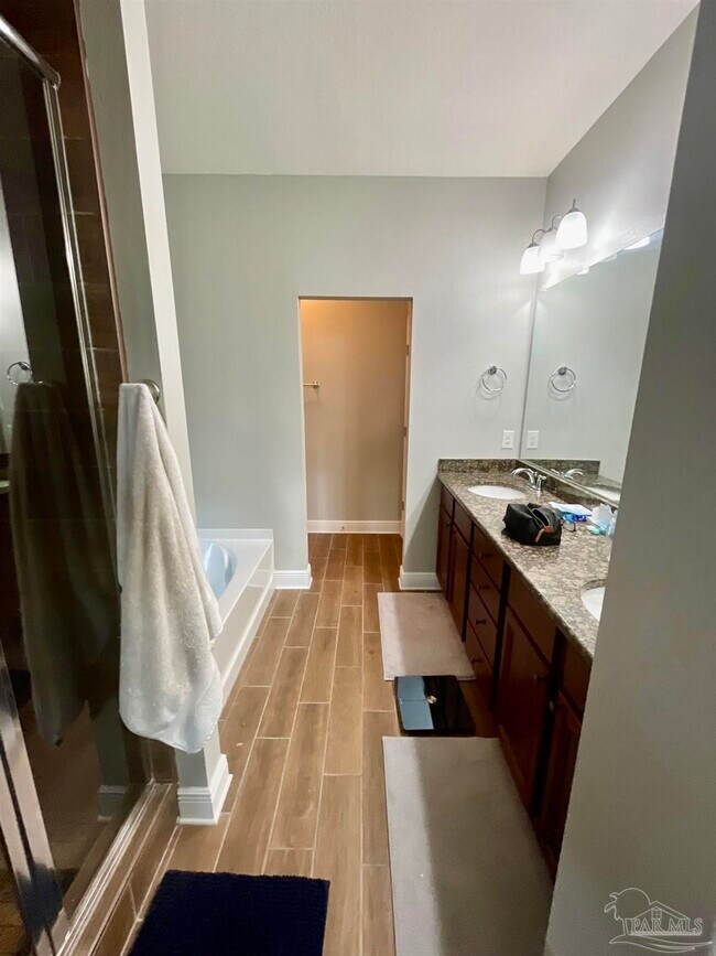 Building Photo - 4632 Dupont Cir