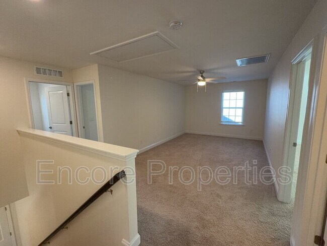 Building Photo - 241 Mill Bend Dr