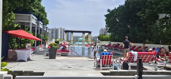 Building Photo - 200 Sunny Isles Blvd