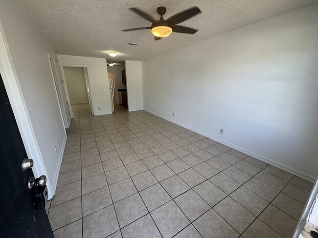 Building Photo - 107 Pickle St