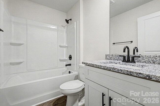 Building Photo - 106 10th Ave SE