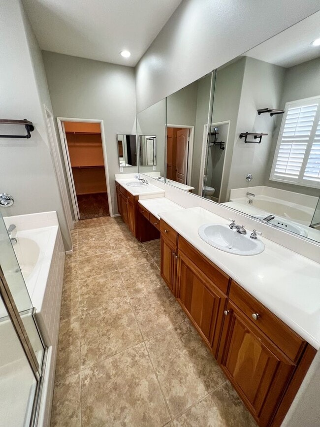 Building Photo - 3 bedroom SINGLE STORY home in Winchester on HUGE corner lot