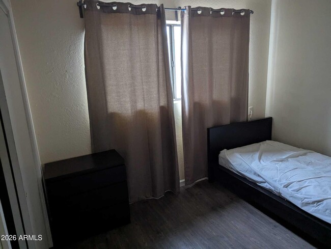 Building Photo - 717 E Granada Dr