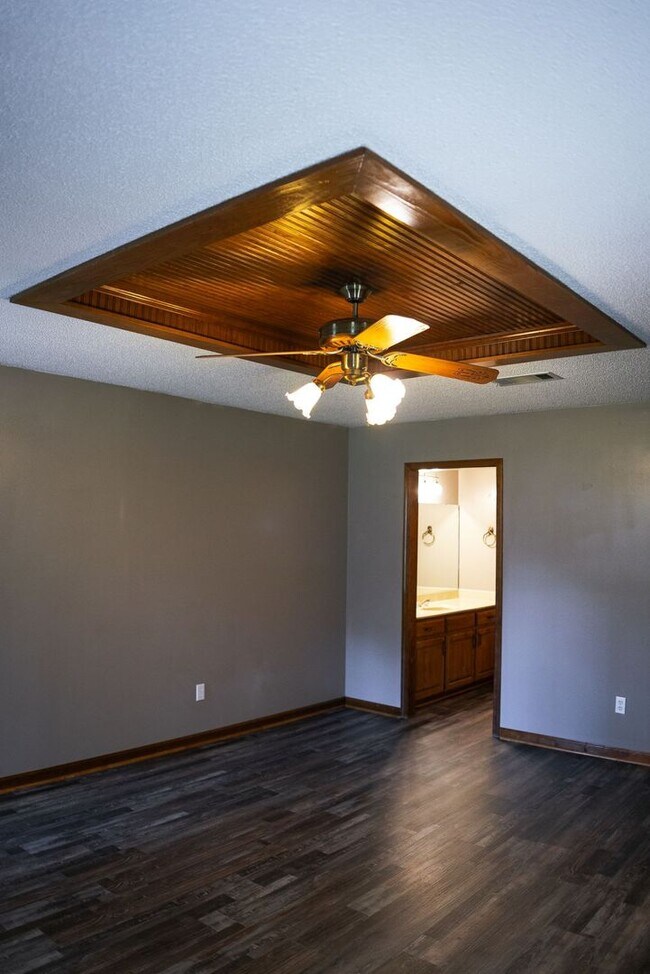 Building Photo - Sherwood Oasis